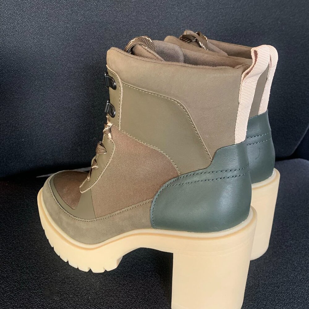 Dolce Vita Women's "Collin" Lace-Up Lug-Sole Platform Booties Size: 8M S sparkle - Picture 3 of 7